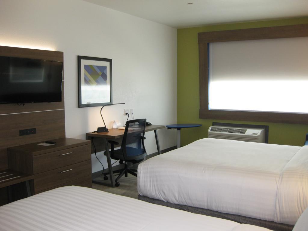 Holiday Inn Express & Suites - Houston Nw - Cypress Grand Pky By Ihg Exterior photo